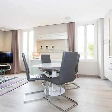 1 Bedroom In Front Of The Palais! דירה *