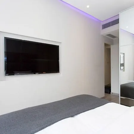 1 Bedroom In Front Of The Palais! *