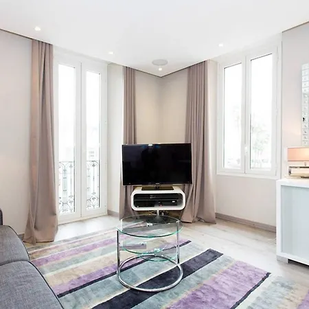 1 Bedroom In Front Of The Palais! *