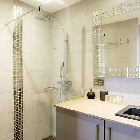 1 Bedroom In Front Of The Palais! Apartment Cannes