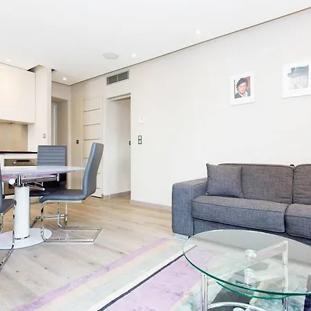 1 Bedroom In Front Of The Palais!