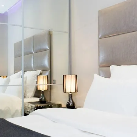 1 Bedroom In Front Of The Palais! Apartment *