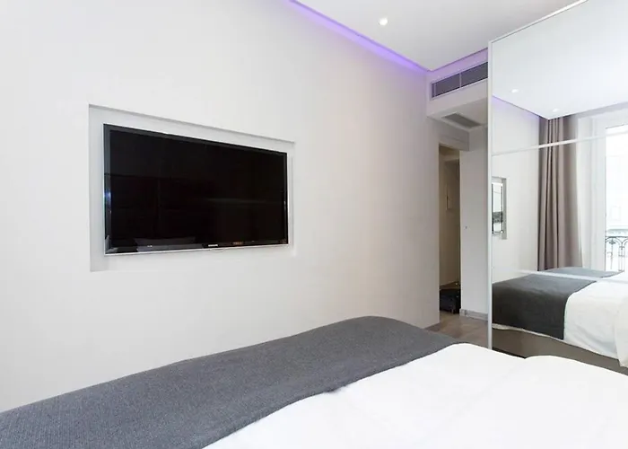 1 Bedroom In Front Of The Palais! *