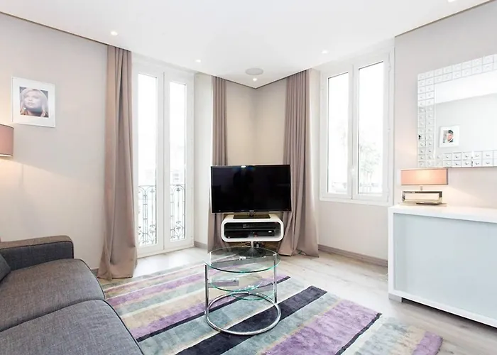 1 Bedroom In Front Of The Palais! *