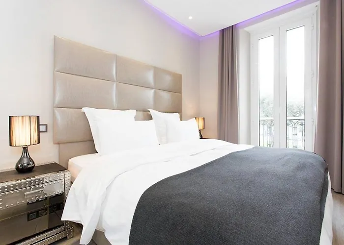 1 Bedroom In Front Of The Palais! *
