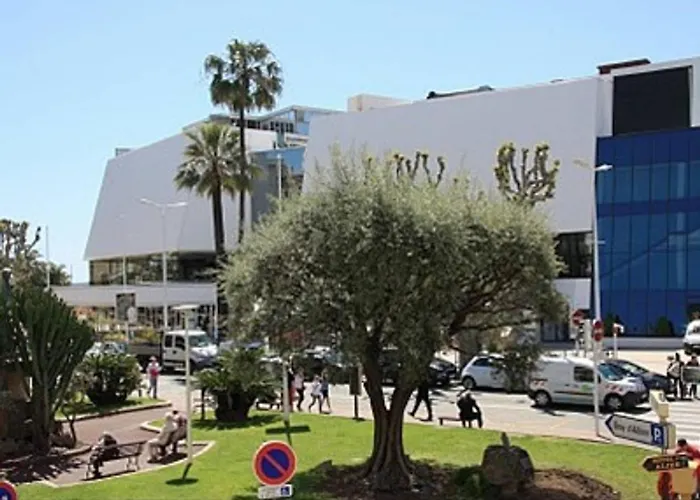 1 Bedroom In Front Of The Palais! Daire Cannes