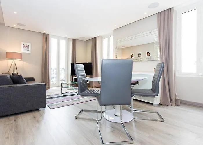 1 Bedroom In Front Of The Palais! *